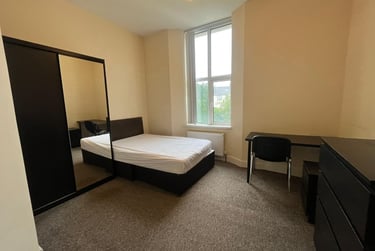 2 bed flat, 20 Woodland Terrace,, Greenbank, Plymouth, PL48NL - Image 2